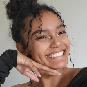 Baby-sitter dessinatrice disponible à Meaux et aux alentours