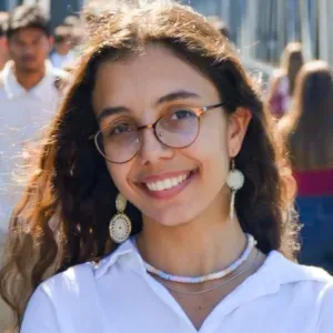 Explicadora com média de 18,4 dá aulas e preprara para exame