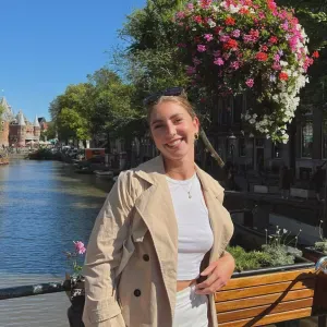 gelernte Babysitterin mit 7 Jahren Erfahrung:) in Duisburg