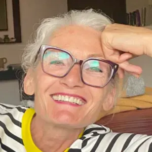 Grand-mère dynamique et très expérimentée 