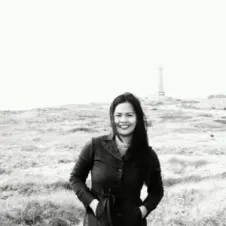 An English speaking can speak also in French