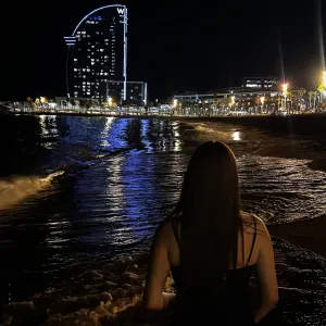 Baby-sitter toujours souriante et sympathique