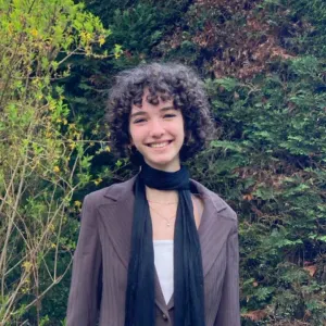 Garde d'enfants par une étudiante motivée à Paris