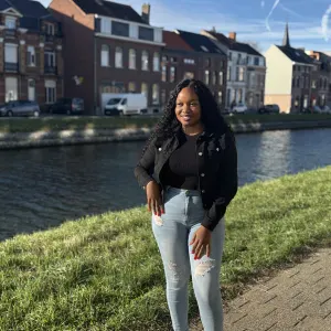 Experienced baby sitter looking for a job.