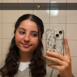 Baby-sitter expérimentée à la recherche d'un job étuduant 