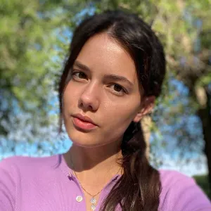 Loving and Reliable Babysitter in Paris!