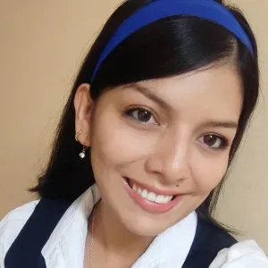 Cuidadora de adulto mayor en Camas