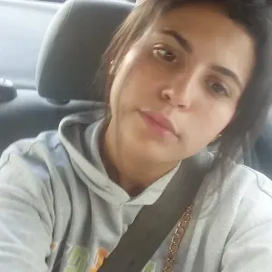  Meu nome é Zahra, estou procurando emprego no Porto 