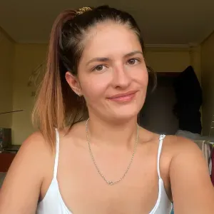 cuidadora de animales, personas o limpiadora