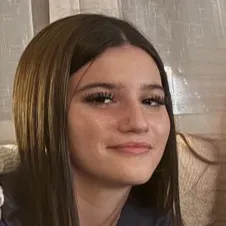 Baby-sitter de confiance disponible rapidement