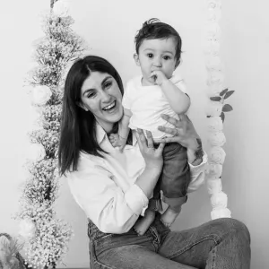 Oferta de emprego para uma babysitter em Santa Maria da F...