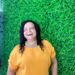 Procuro trbalho de cuidadora 8h por dia