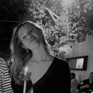 Baby sister disponible dans les alentours de Versailles 