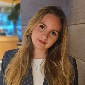 Baby-sitter sur le secteur de valbonne 