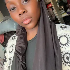 Nounou douce et fiable – Disponible selon vos besoins