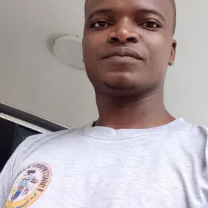 Homme de ménage responsable à Cotonou 