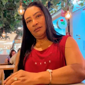 Empregada de limpeza em casa,prédios.