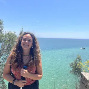 Multilingual tutor for English, French or German🌎