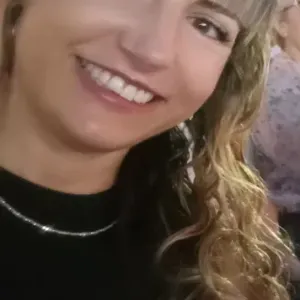 Canguro/ niñera en zafra , con experiencia 