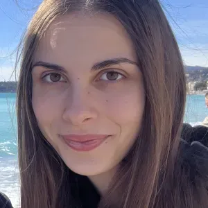 Studentessa Diplomata in scienze umane offre aiuto compiti 