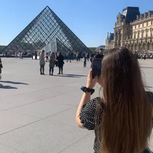 Baby-sitter disponible week-ends et vacances scolaires 