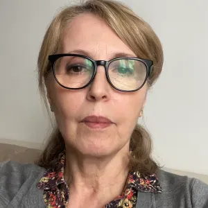 Femme de ménage travail soigné