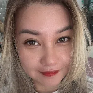 Looking for a nanny/housekeeper job in Paris, France.