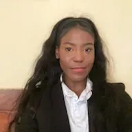 Étudiante et prof à la fois j'aime apprendre aux autres