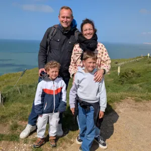 Baby sitter à domicile et aux activités 