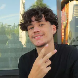 baby-sitter expérimenté à Combs-la-Ville