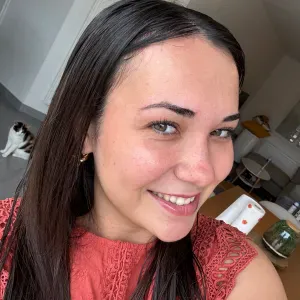Baby-sitter auxiliaire disponible au Mans et alentours.
