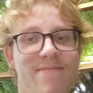  Nicolas baby-sitter super cool et très agréable 