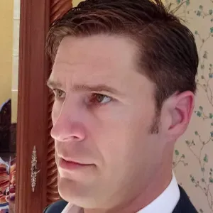 Nettoyage, extérieur de vos biens, bricolage, rebouchage.