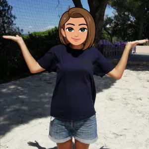 Jeune femme dynamique avec de l'expérience dans le ménage