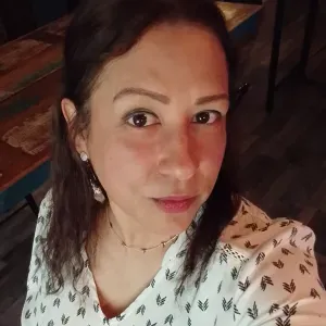 Femme de ménage et employeur à la cantine à Plescop