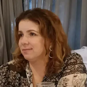 Procuro empregada domestica limpeza semanal moradia