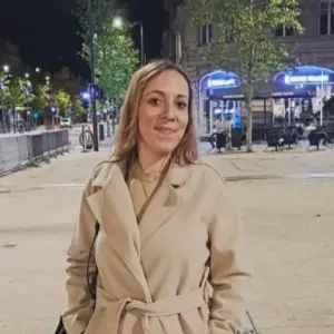 Ménage, repassage . Je parle français, anglais et roumain.