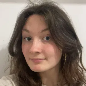 Baby-sitter disponible ponctuellement à Paris