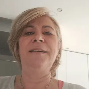 Aide soignante à là recherche d'emploi 