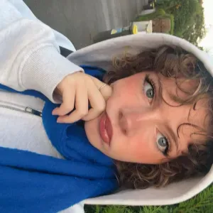 Jeune baby-sitter motivée à élargir son expérience (Paris) !