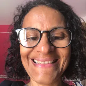 Baby-sitter expérimenté à à st -Pierre 97410