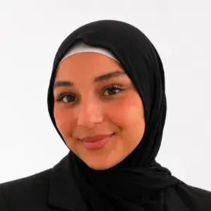 Baby-sitter disponible et motivée 