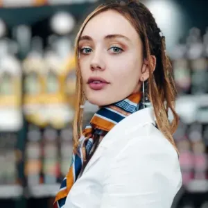 Chloé, votre alliée des câlins et des croquettes