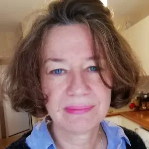 Garde d'enfants nourrice jeune senior