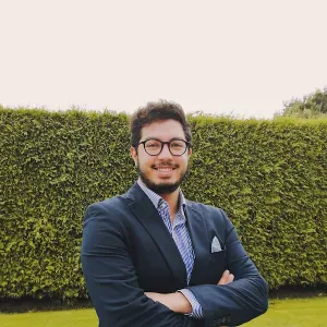 Oferta de emprego para uma empregada doméstica em Porto