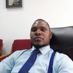 Babysitter eu tenho conhecimento nessa área de cuidar idoso