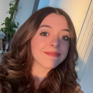 Auxiliaire de puériculture sur Valence travaillant en crèche