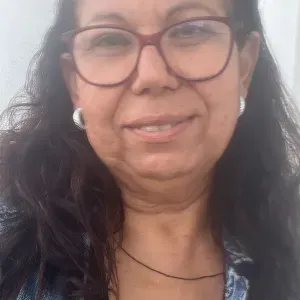 Baby-sitter com experiência e formação de educadora .
