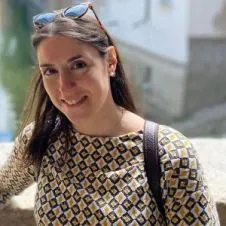 Ragazza di 30 anni si offre disponibile come baby sitter