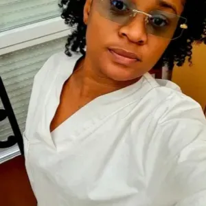 Empregada  de Limpeza  responsável  em chaves